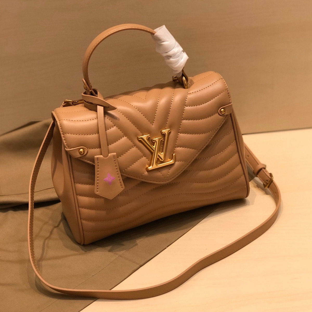 L*V NEW WAVE TOP HANDLE 26CM BEIGE CALFSKIN