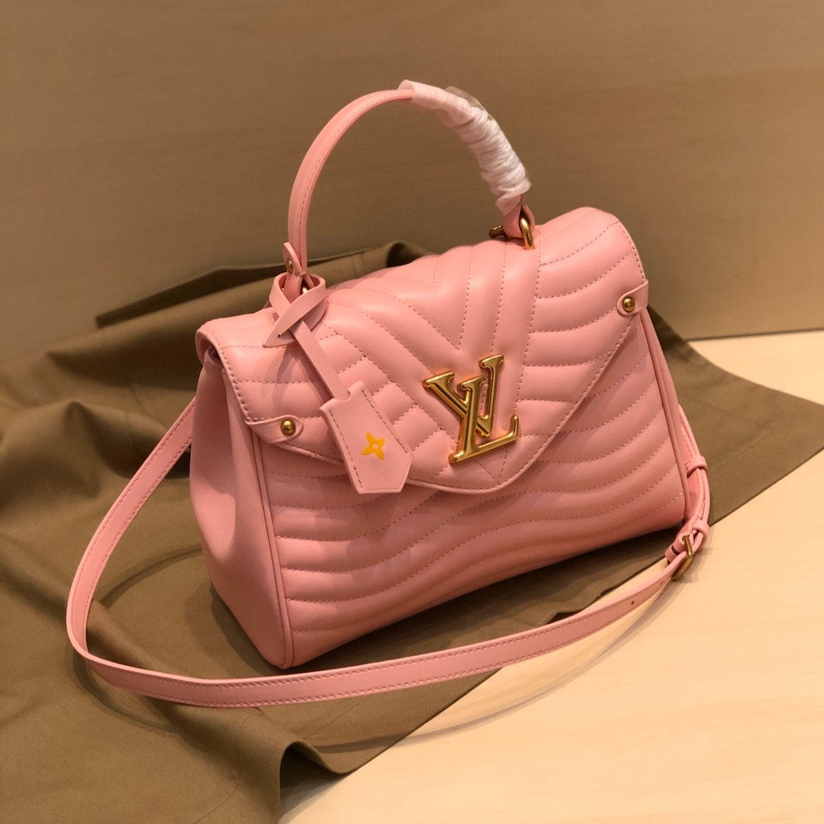 L*V NEW WAVE TOP HANDLE 26CM PINK CALFSKIN