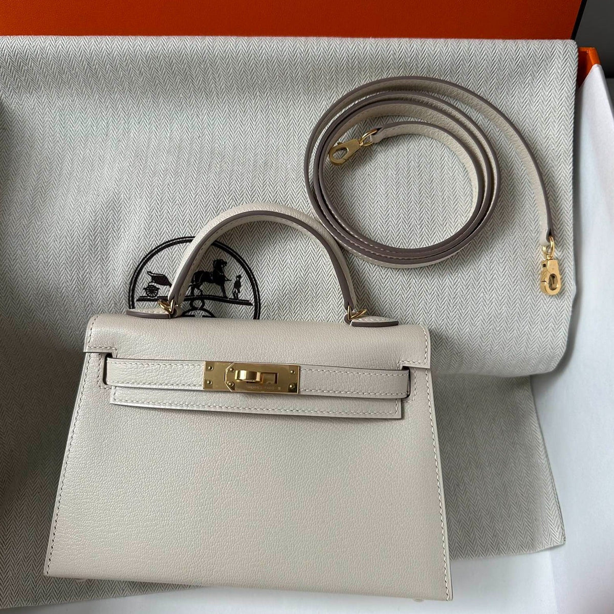 H*M K*LLY MINI 20 WHITE CHEVRE GOLD HARDWARE