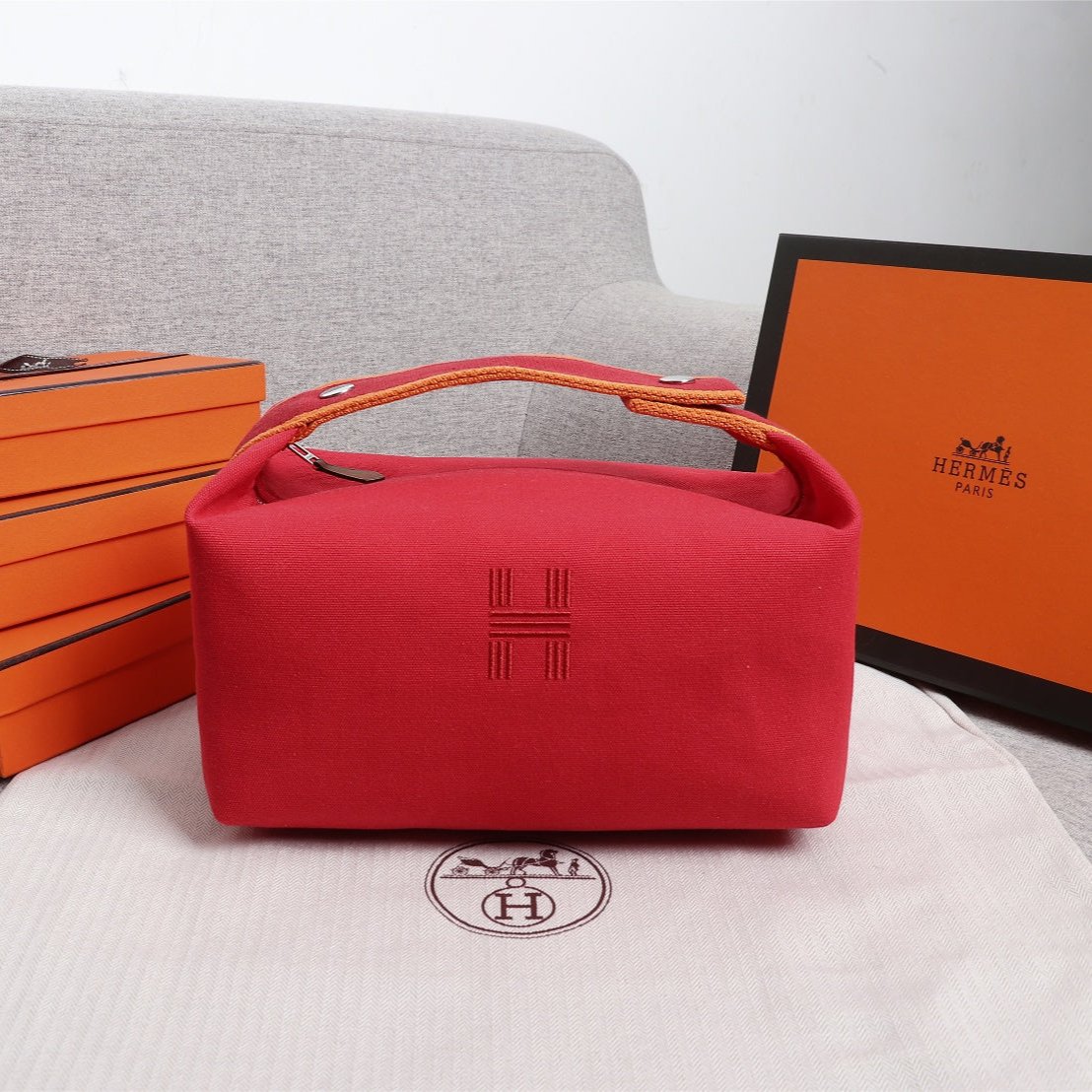 H*M BRIDE-A-BRAC 21 RED CANVAS