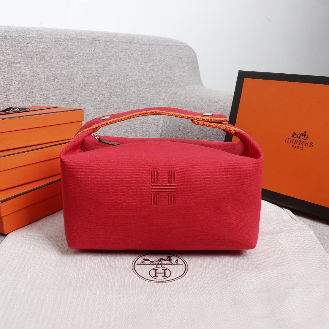 H*M BRIDE-A-BRAC 25 RED CANVAS