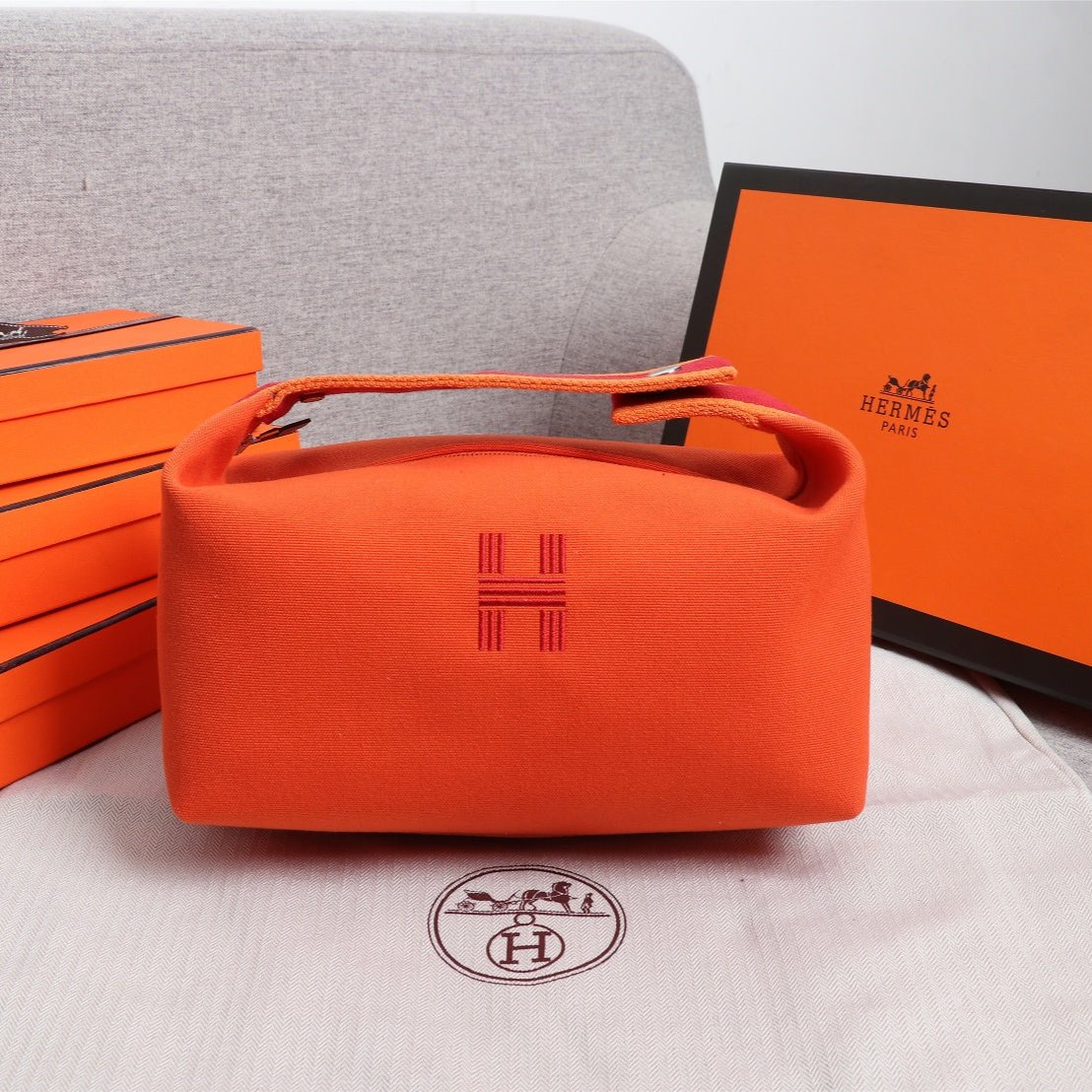 H*M BRIDE-A-BRAC 21 ORANGE CANVAS
