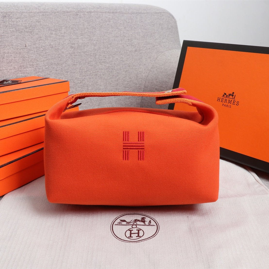 H*M BRIDE-A-BRAC 25 ORANGE CANVAS