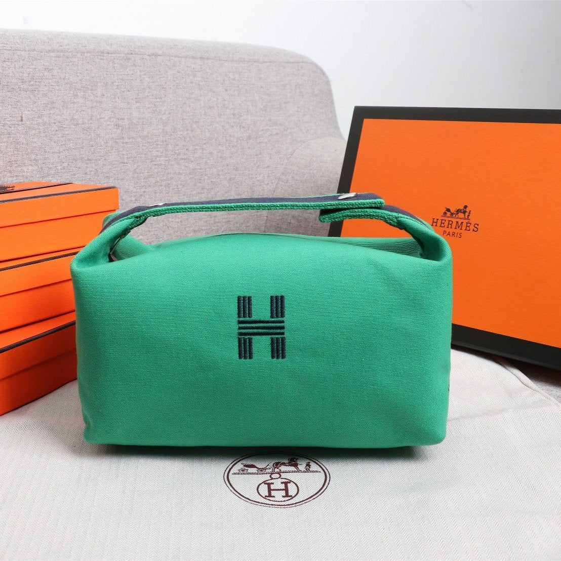 H*M BRIDE-A-BRAC 25 JADE CANVAS