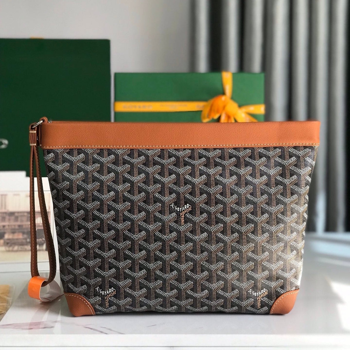 CONTI POUCH 24 IN TAN LAMBSKIN AND BLACK GOY*RDINE CANVAS