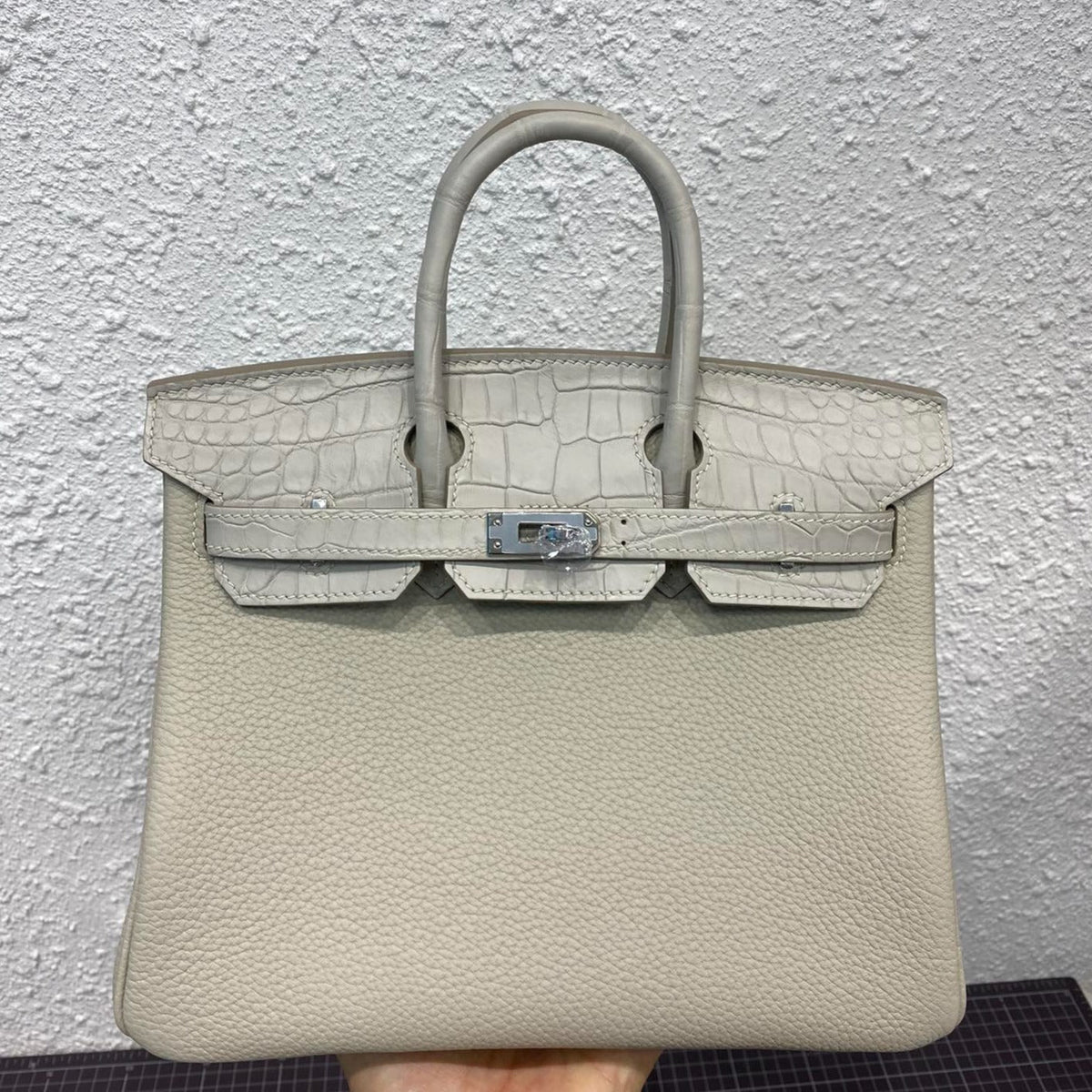 H*M B*RKIN 25CM GRIS PERLE CROCODILE AND TOGO LEATHER SILVER HARDWARE
