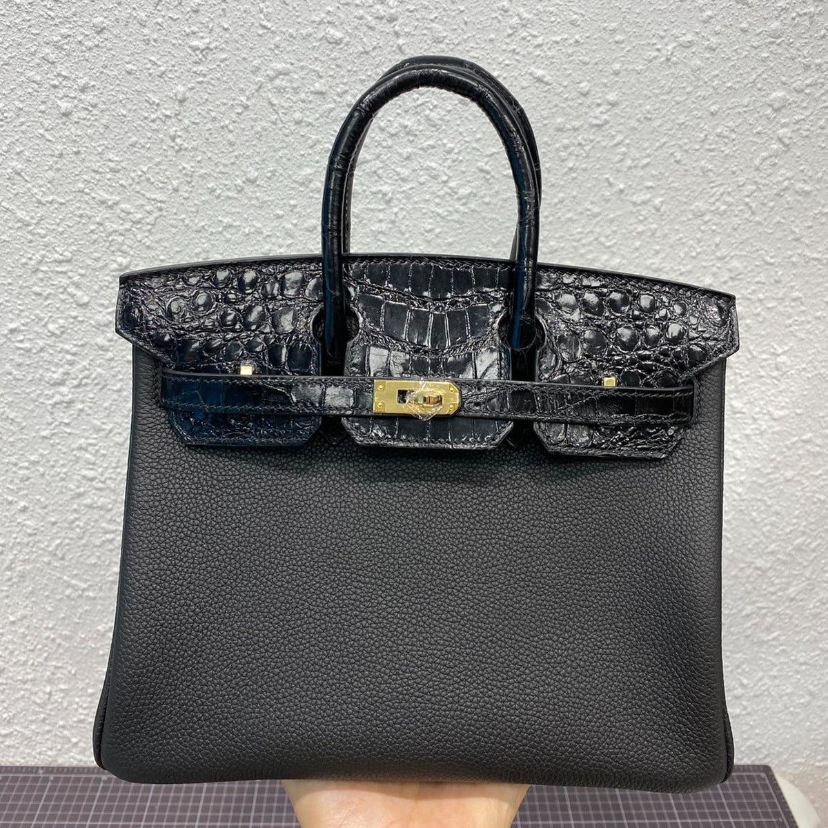 H*M B*RKIN 25CM BLACK CROCODILE AND TOGO LEATHER GOLD HARDWARE