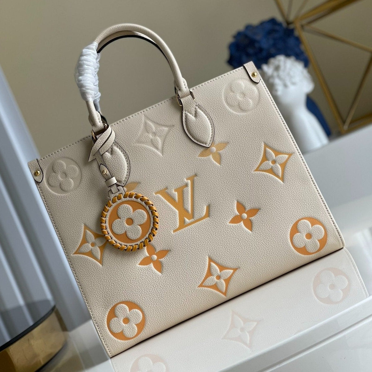 L*V ONTHEGO MM 35 CREAM COWHIDE-LEATHER TRIM