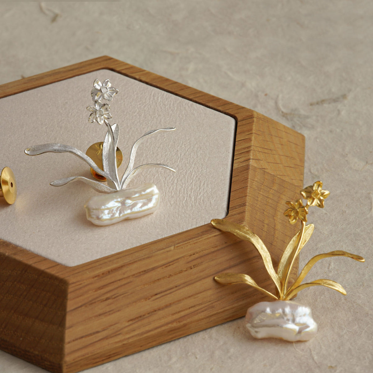 DAFFODILS BROOCH