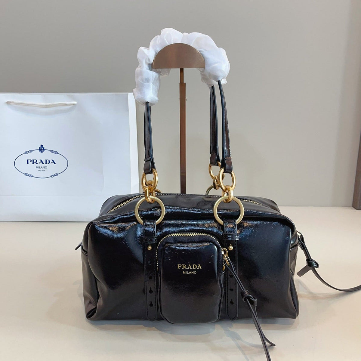 DANGLE TOP HANDLE BAG 30 IN BLACK PATENT CALFSKIN