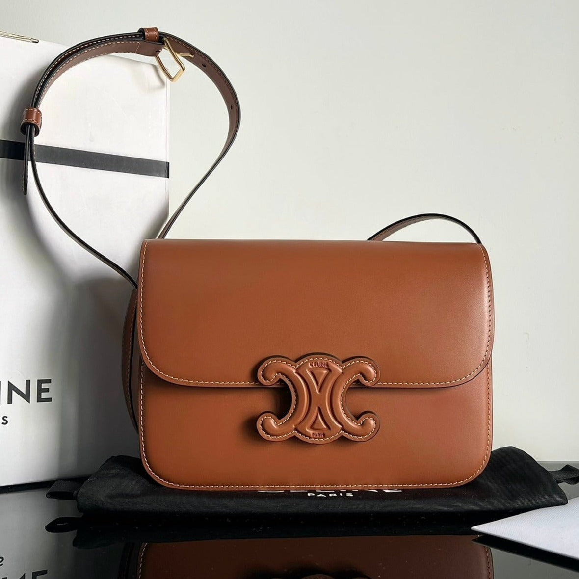 CLASSIQUE TRI*MPHE 22 TAN SMOOTH CALFSKIN