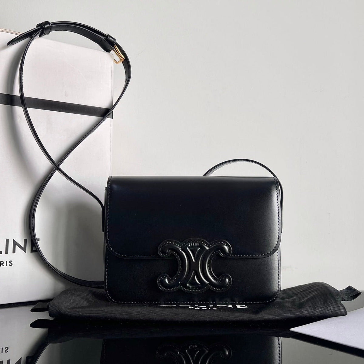 CLASSIQUE TRI*MPHE 22 BLACK SMOOTH CALFSKIN