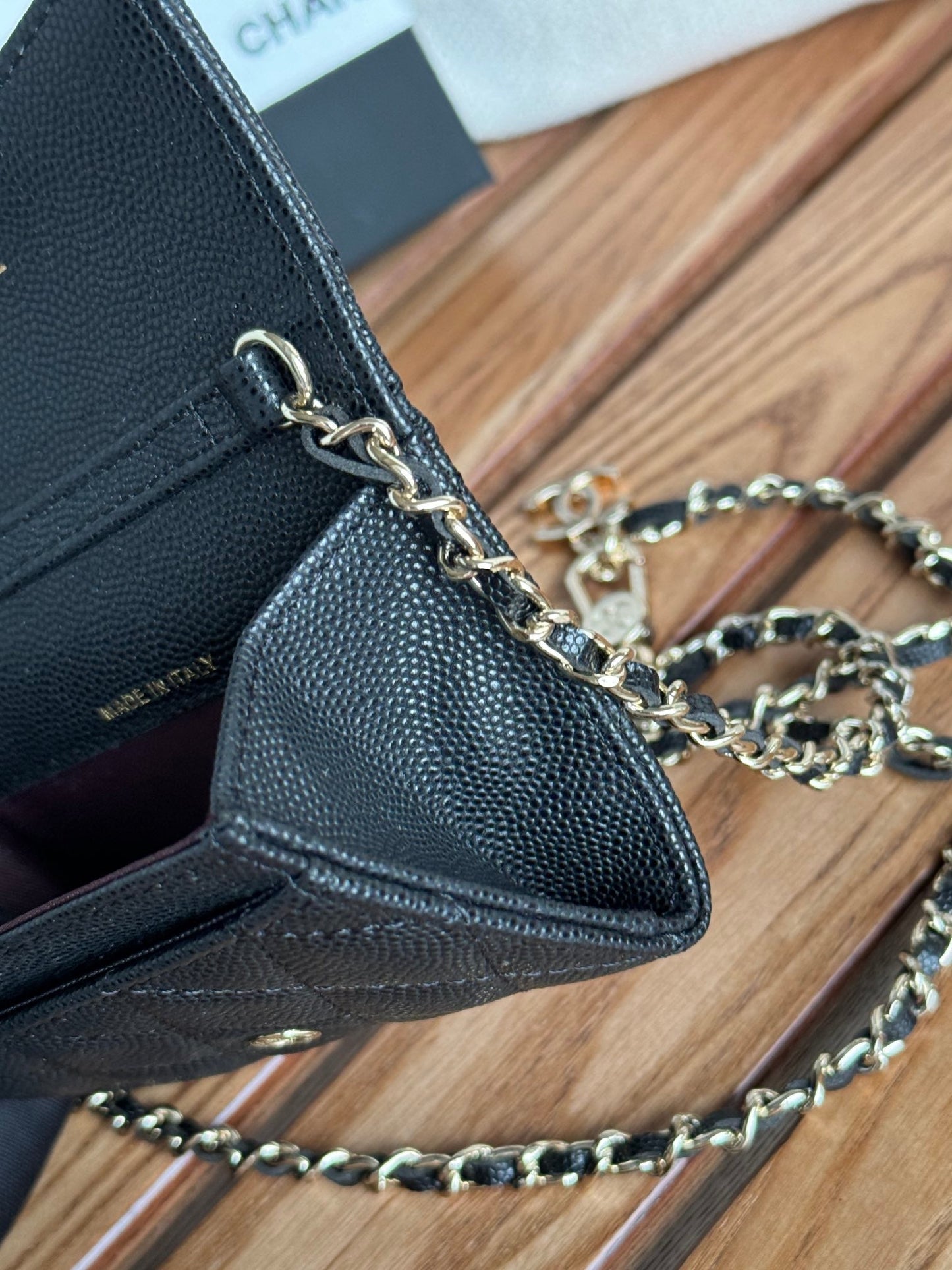 CC 24 Classic Wallet On Chain 11cm Black Gold Metal Caviar 240666