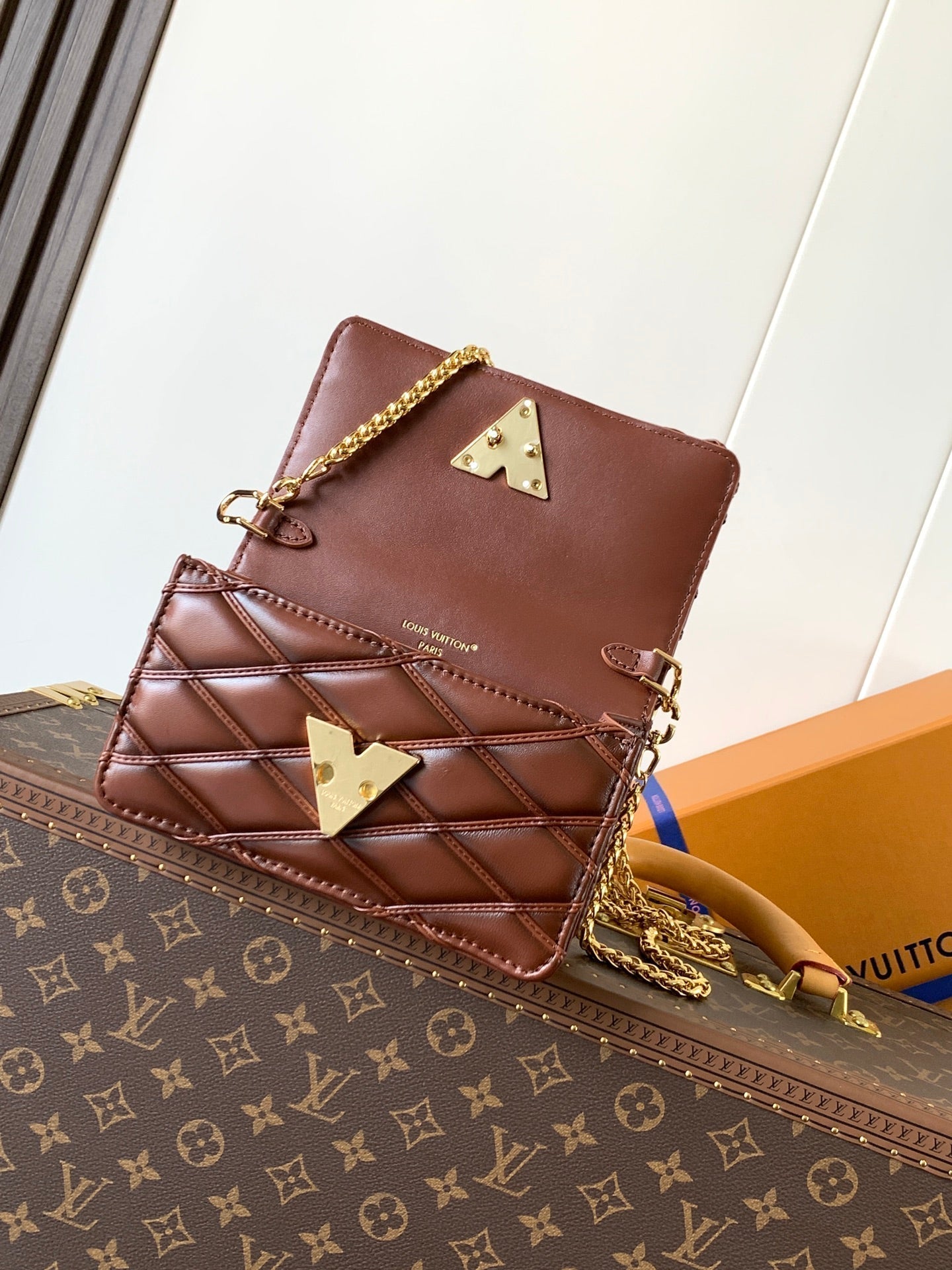 LV WOC Go-14 20cm Brown Sheepskin GHW