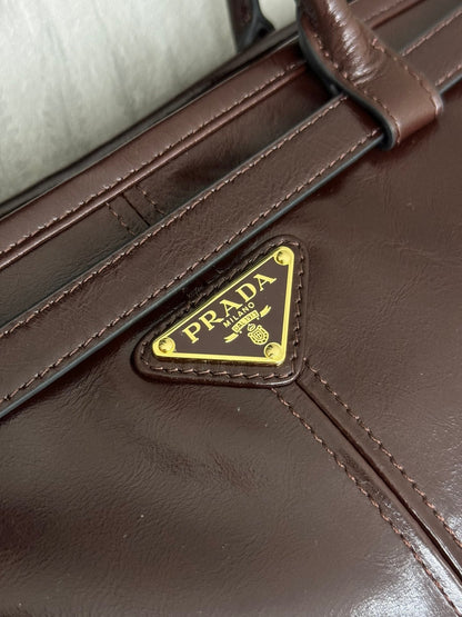 Pra Lux Soft Waxed Leather 1BA439 Extra Large 42cm Handbag Burgundy 267459