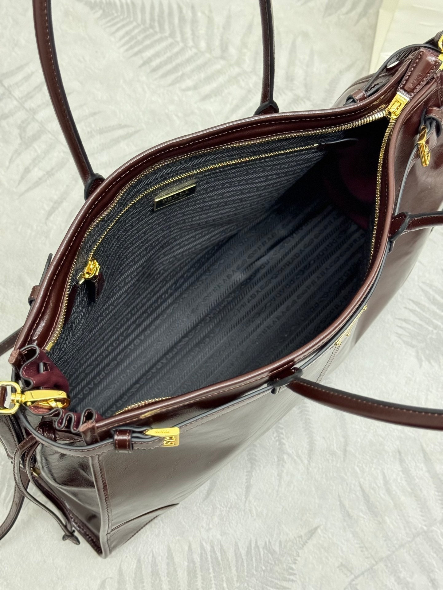 Pra Lux Soft Waxed Leather 1BA439 Extra Large 42cm Handbag Burgundy 267459