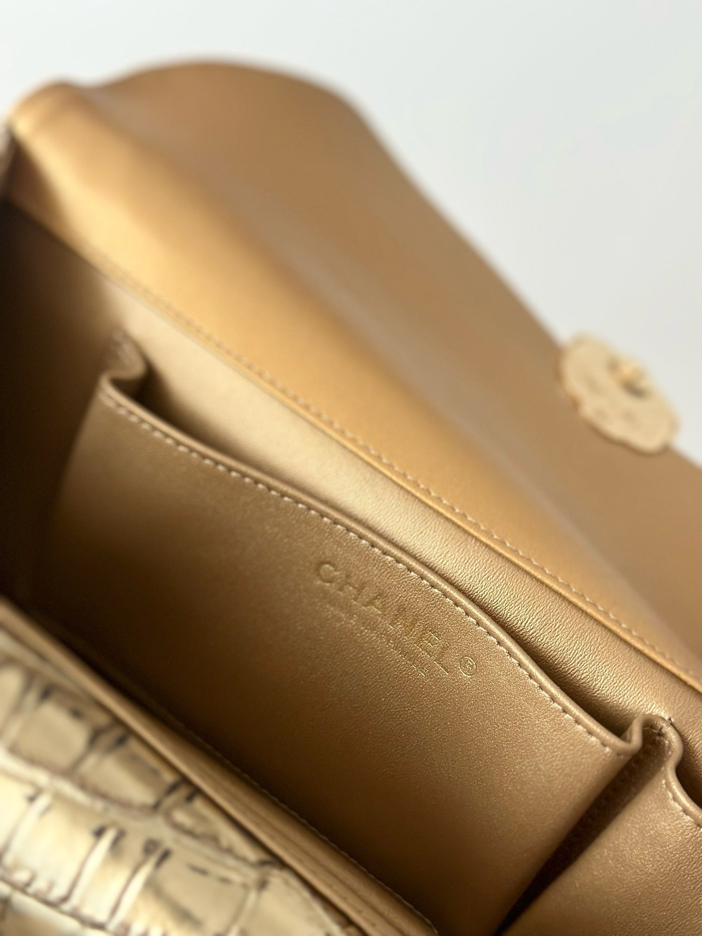 Chanel Vintage Crocodile-embossed Gold Clutch Bag Cowhide 275839