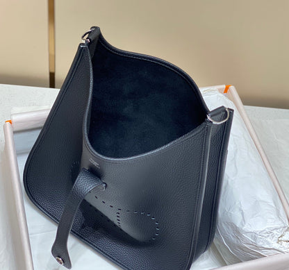 Evelyne 29cm Navy Togo Shw