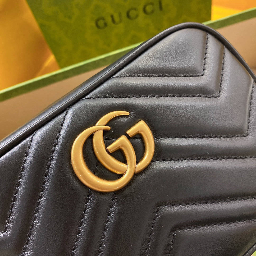 GG MINI 18 MARMONT MATELASS_ BLACK CALFSKIN WITH GOLDEN LOGO