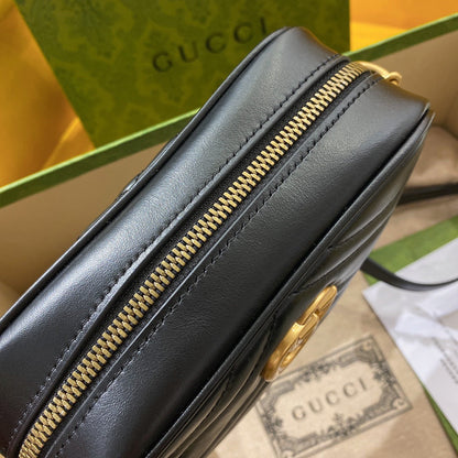 GG MINI 18 MARMONT MATELASS_ BLACK CALFSKIN WITH GOLDEN LOGO