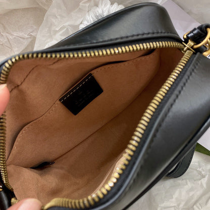 GG MINI 18 MARMONT MATELASS_ BLACK CALFSKIN WITH GOLDEN LOGO
