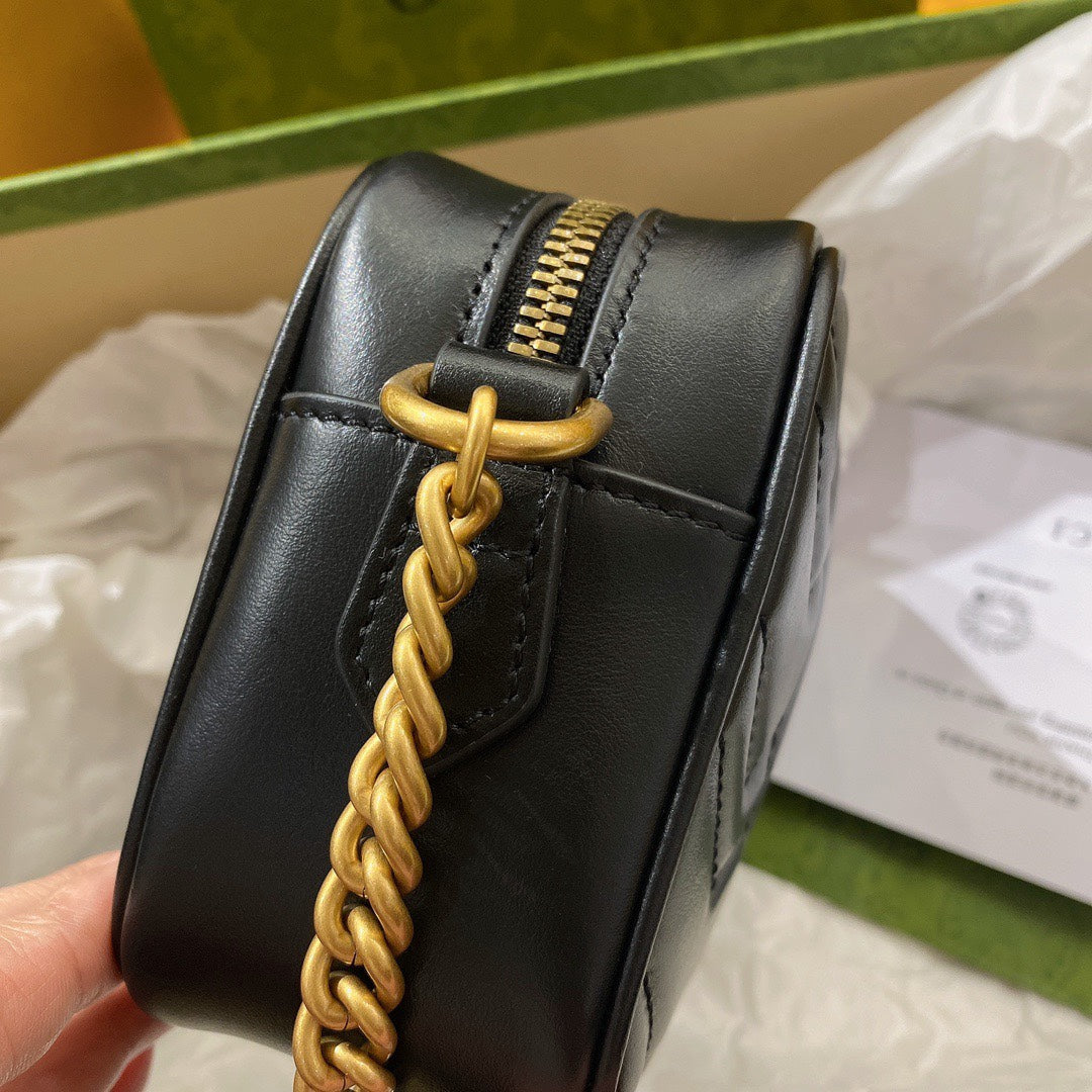 GG MINI 18 MARMONT MATELASS_ BLACK CALFSKIN WITH GOLDEN LOGO