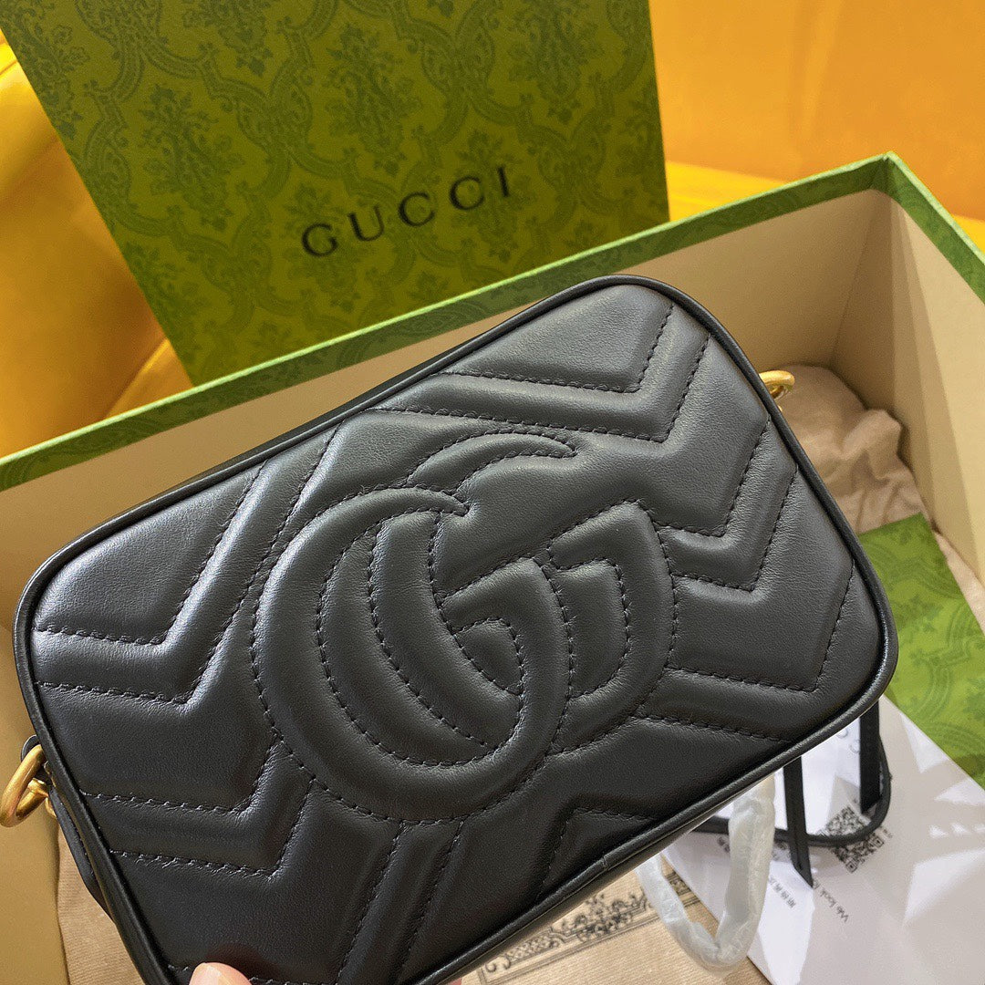 GG MINI 18 MARMONT MATELASS_ BLACK CALFSKIN WITH GOLDEN LOGO
