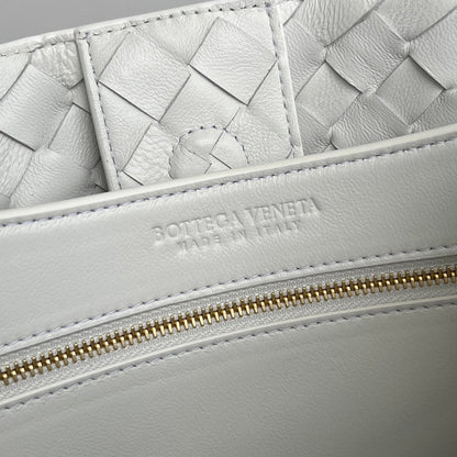 bv medium andiamo 32 white lambskin
