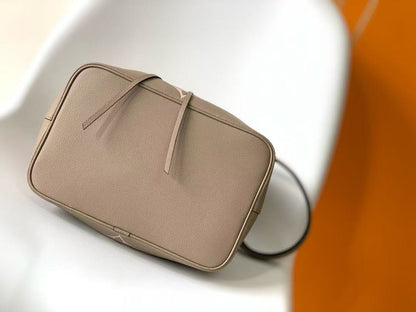 LV NéoNoé Bucket Bag 26cm Beige White Embossed Grained Cowhide