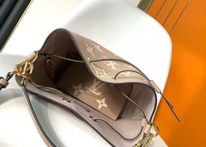 LV NéoNoé Bucket Bag 26cm Beige White Embossed Grained Cowhide