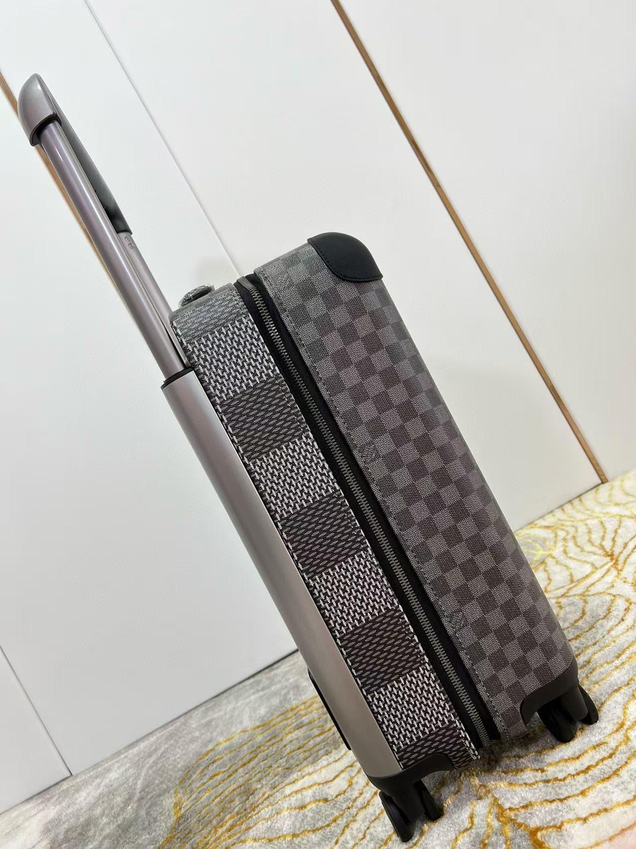 Louis Vuitton Horizon 55 Plaid Suicase Gray Black Leather