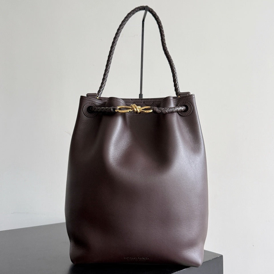 Bottega Veneta 2025 Andiamo Bucket Bag 34cm Fondant Silky Calfskin Suede