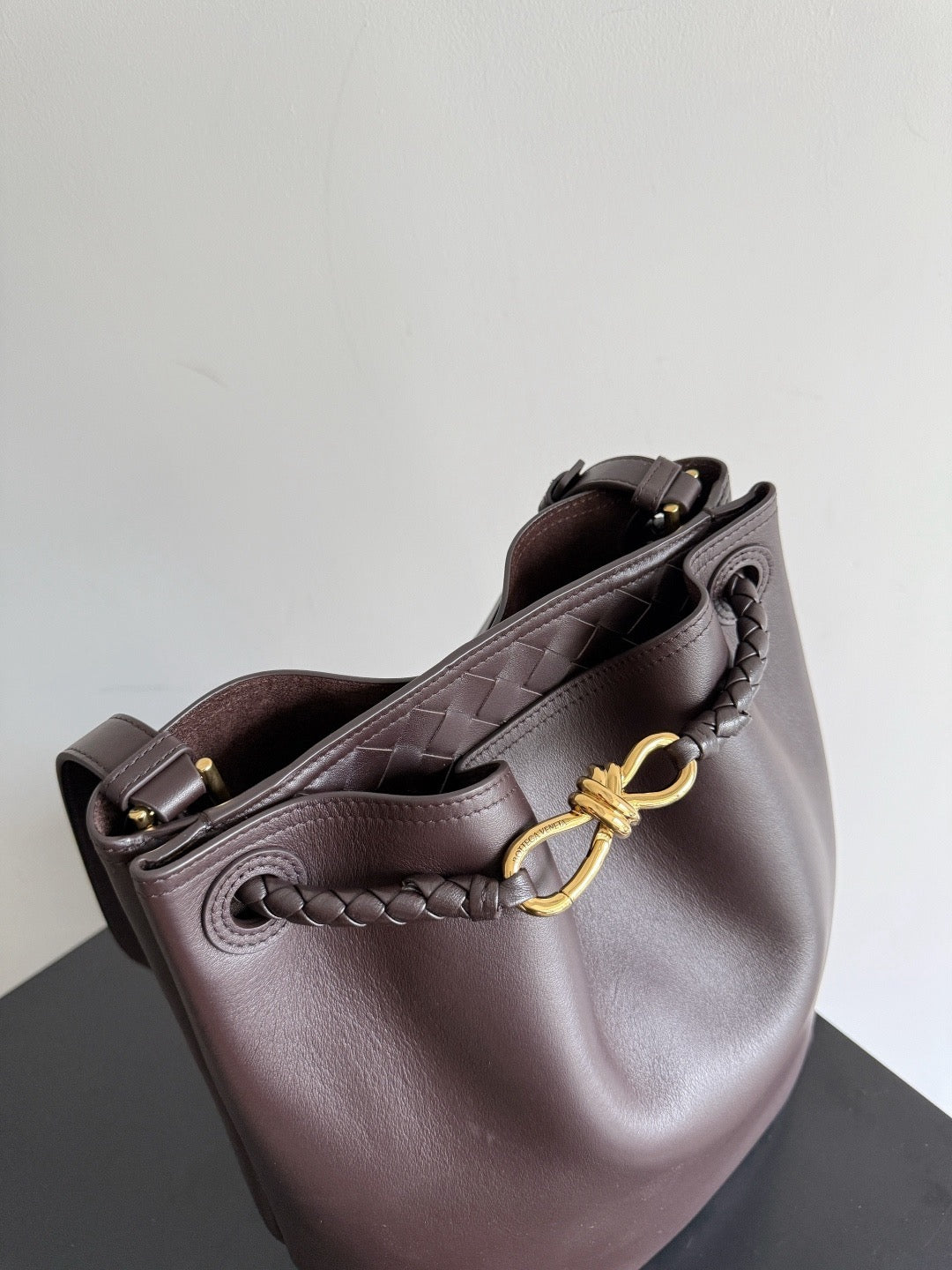 Bottega Veneta 2025 Andiamo Bucket Bag 34cm Fondant Silky Calfskin Suede