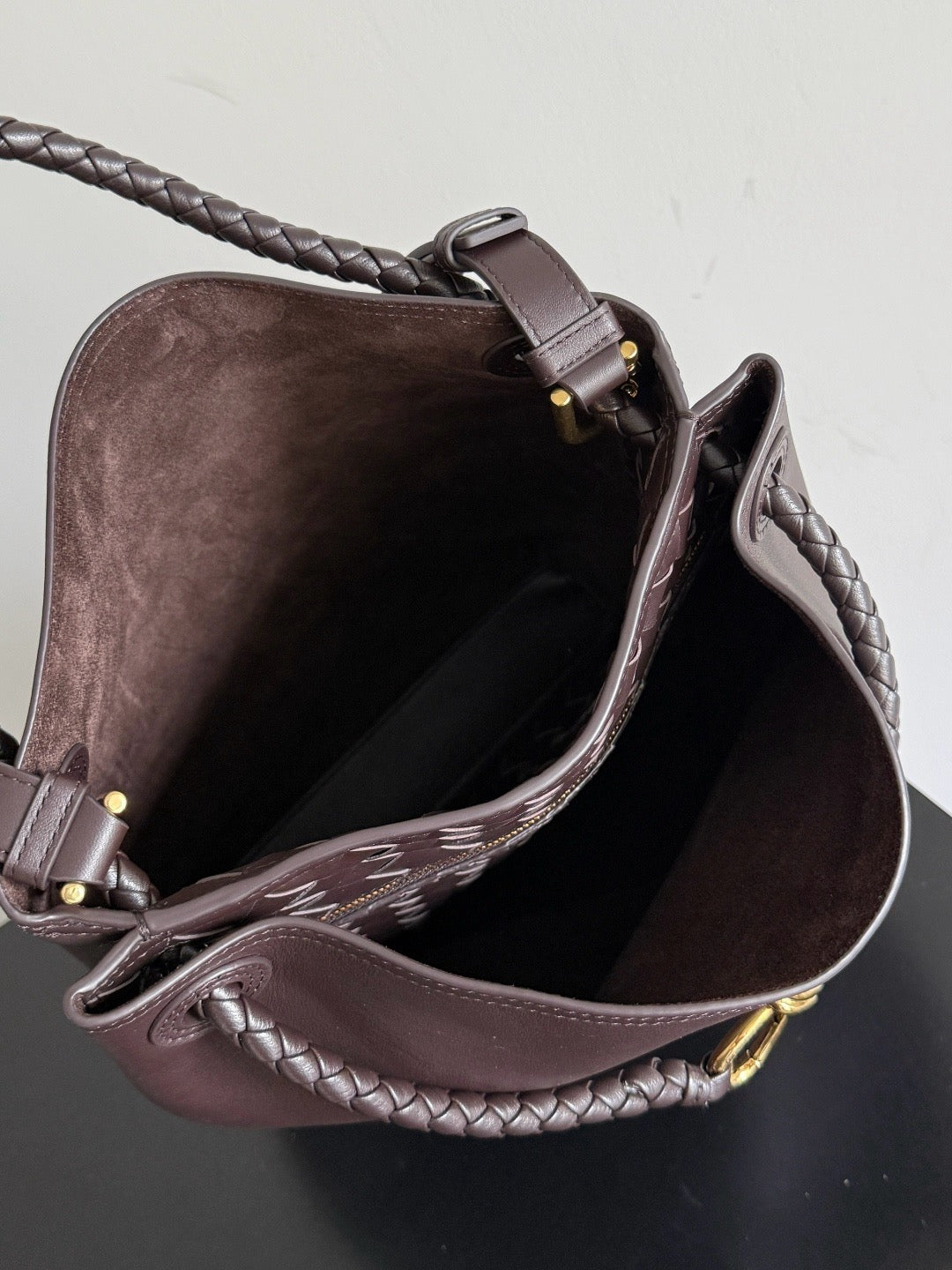 Bottega Veneta 2025 Andiamo Bucket Bag 34cm Fondant Silky Calfskin Suede