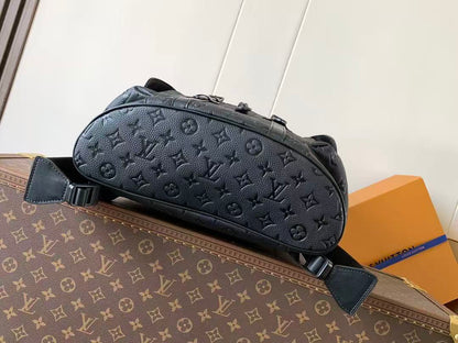 LV M55699 Christopher MM Backpack Black Cowhide