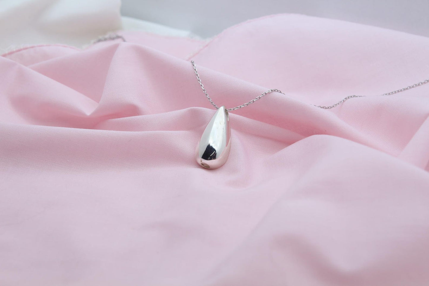 Teardrop Urn Necklace – 925 Sterling Silver Memorial Ash Pendant (16,20,26 mm)