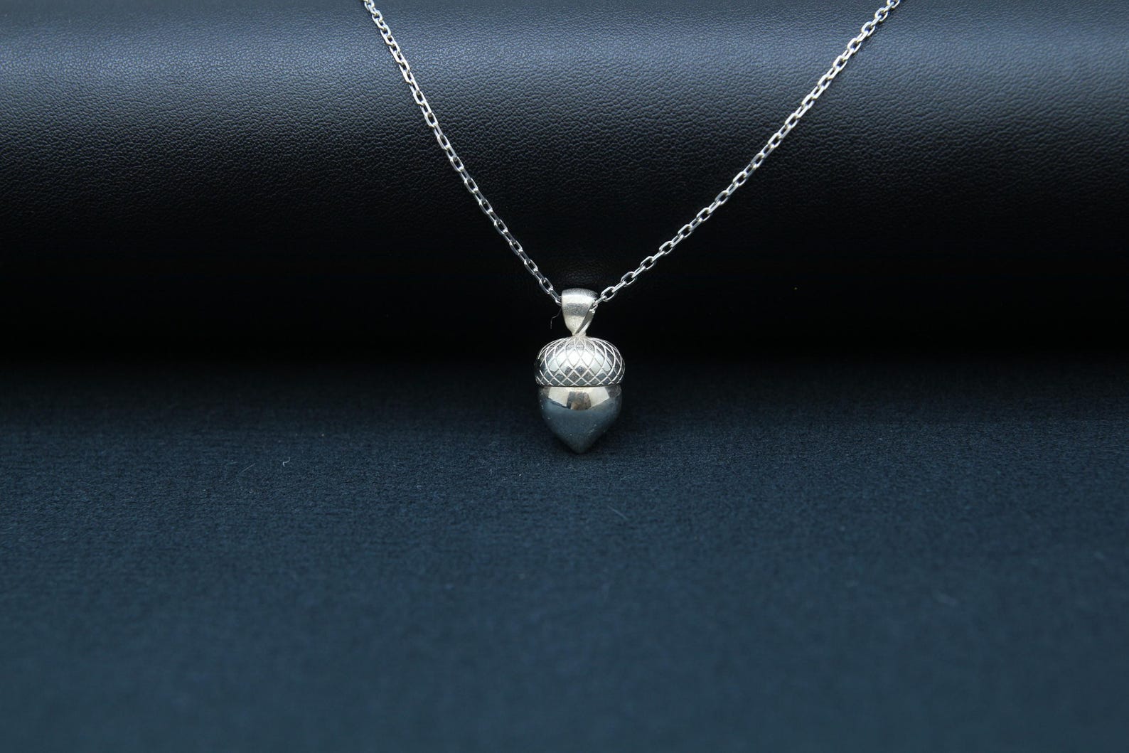 Acorn Urn Necklace – 925 Sterling Silver Memorial Keepsake Pendant (13.5 mm)