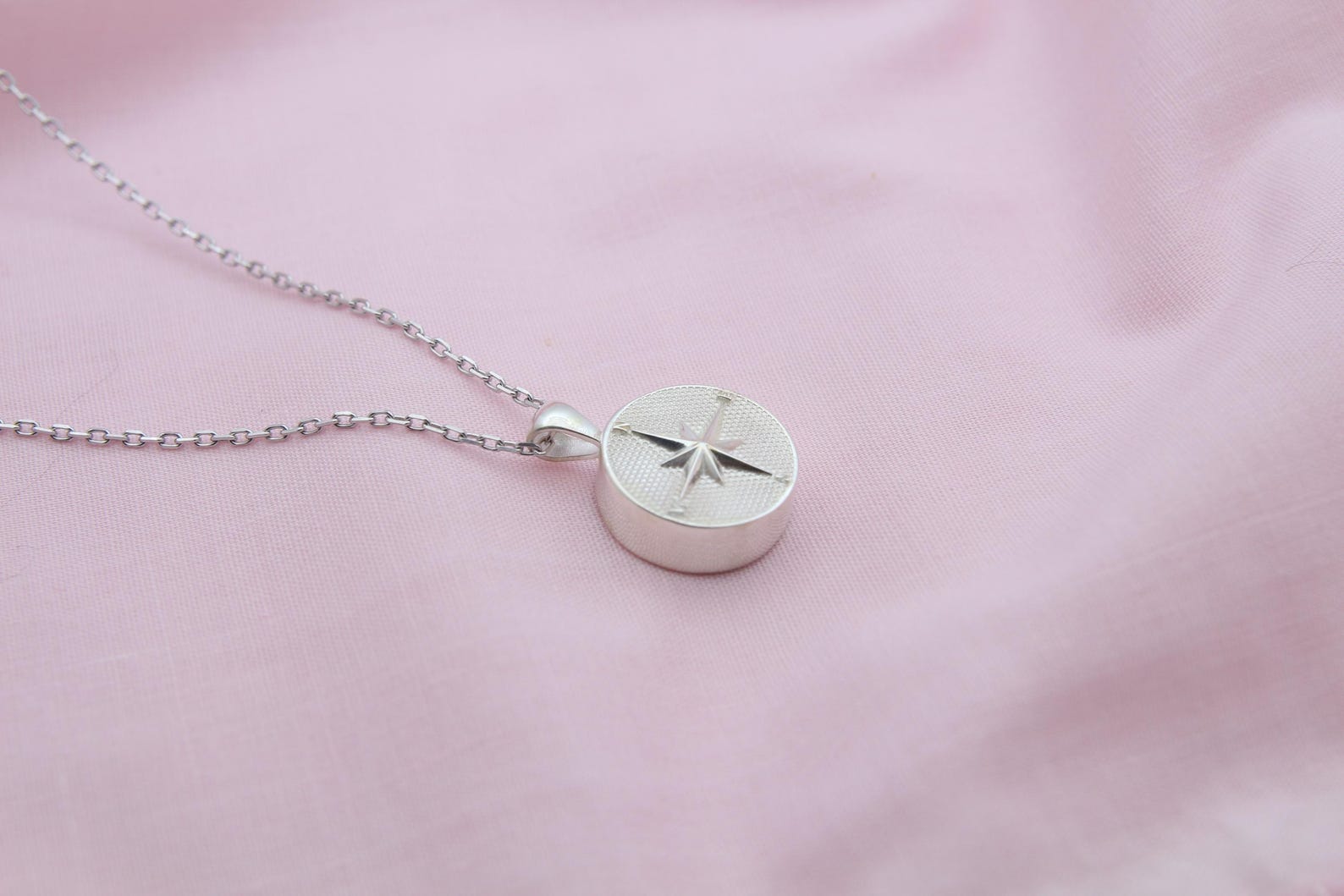 Compass Urn Necklace – 925 Sterling Silver Round Memorial Ash Pendant (15 mm)