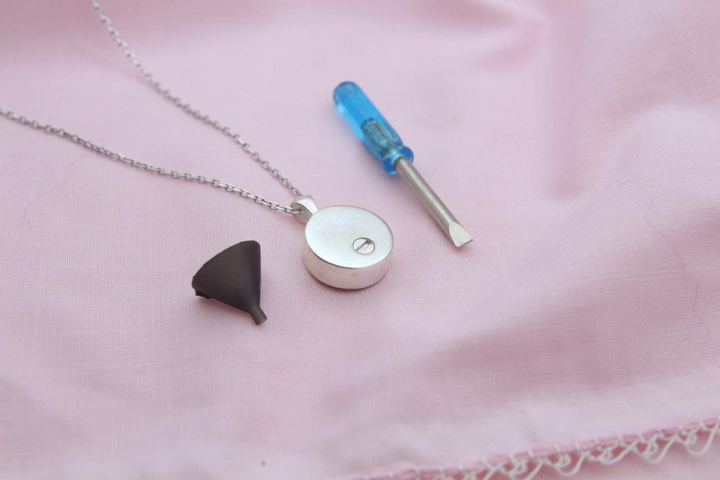Compass Urn Necklace – 925 Sterling Silver Round Memorial Ash Pendant (15 mm)