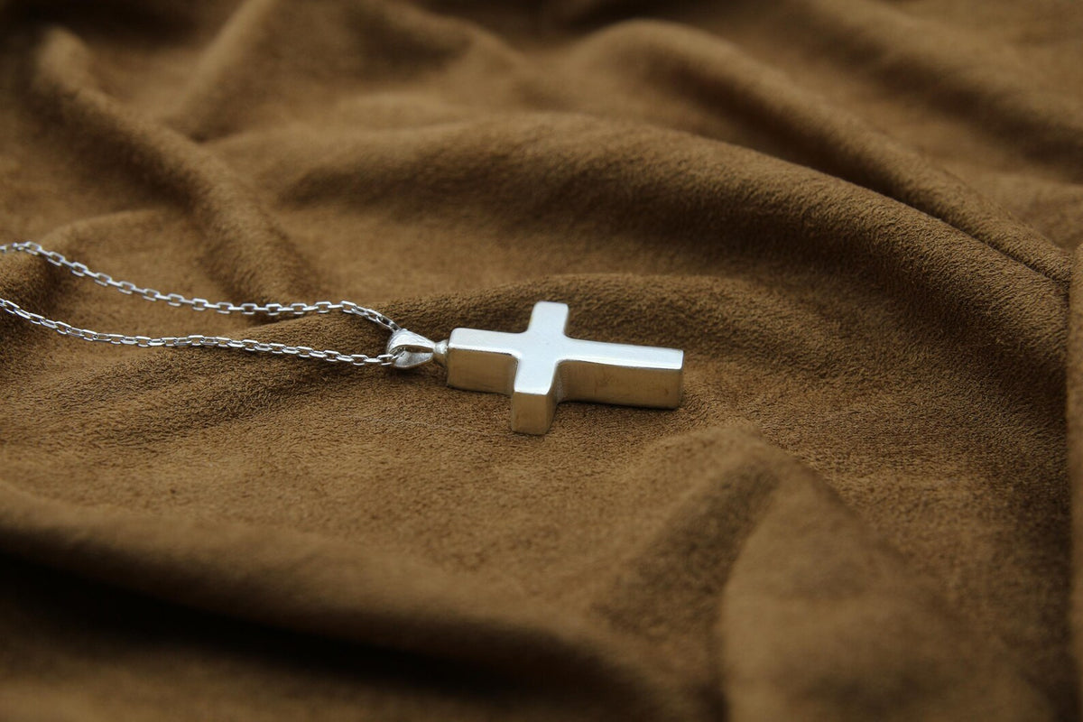 Cross Urn Necklace – 925 Sterling Silver Memorial Ash Pendant with Optional Engraving