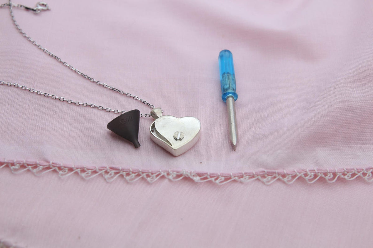 Heart Urn Necklace – 925 Sterling Silver Memorial Ash Pendant (15 mm) – Personalized Engraving Available