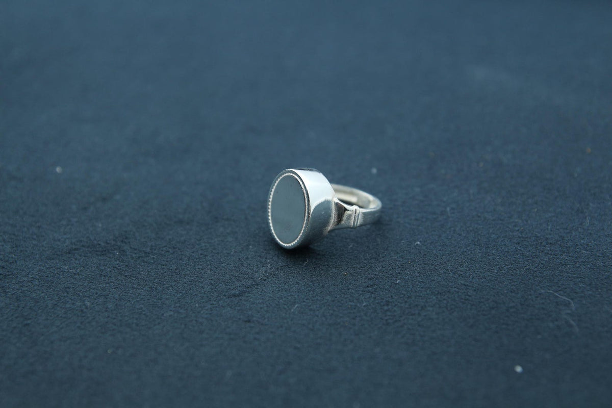 Unisex Oval Urn Ring – 925 Sterling Silver Memorial Ash Ring (15 × 12 mm)
