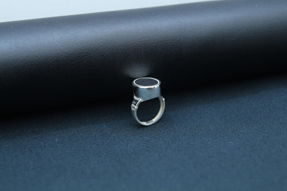 Unisex Oval Urn Ring – 925 Sterling Silver Memorial Ash Ring (15 × 12 mm)