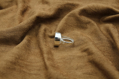 Unisex Oval Urn Ring – 925 Sterling Silver Memorial Ash Ring (15 × 12 mm)