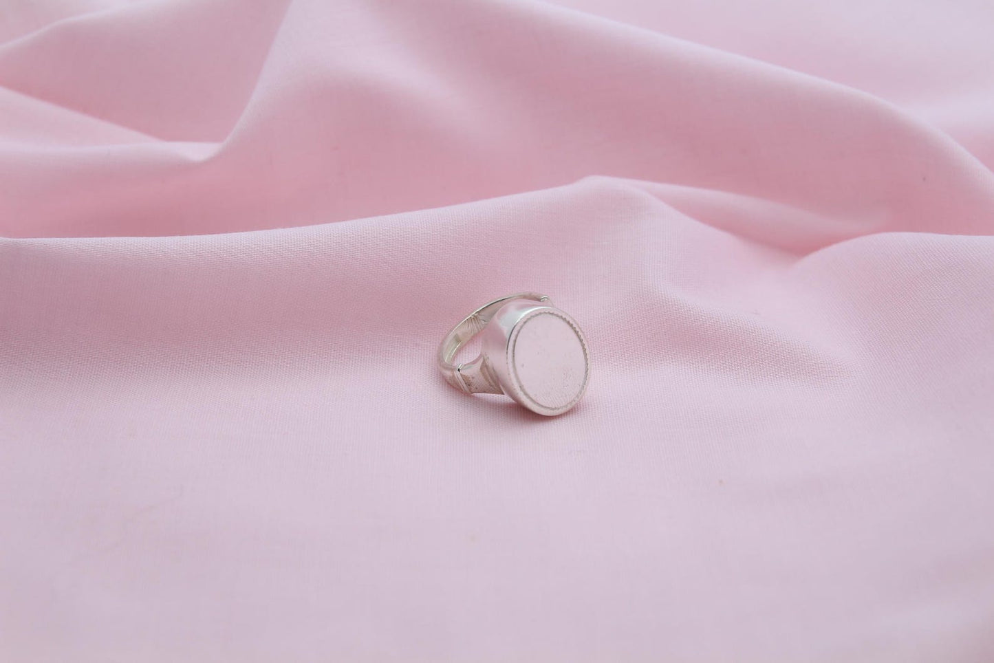 Unisex Oval Urn Ring – 925 Sterling Silver Memorial Ash Ring (15 × 12 mm)