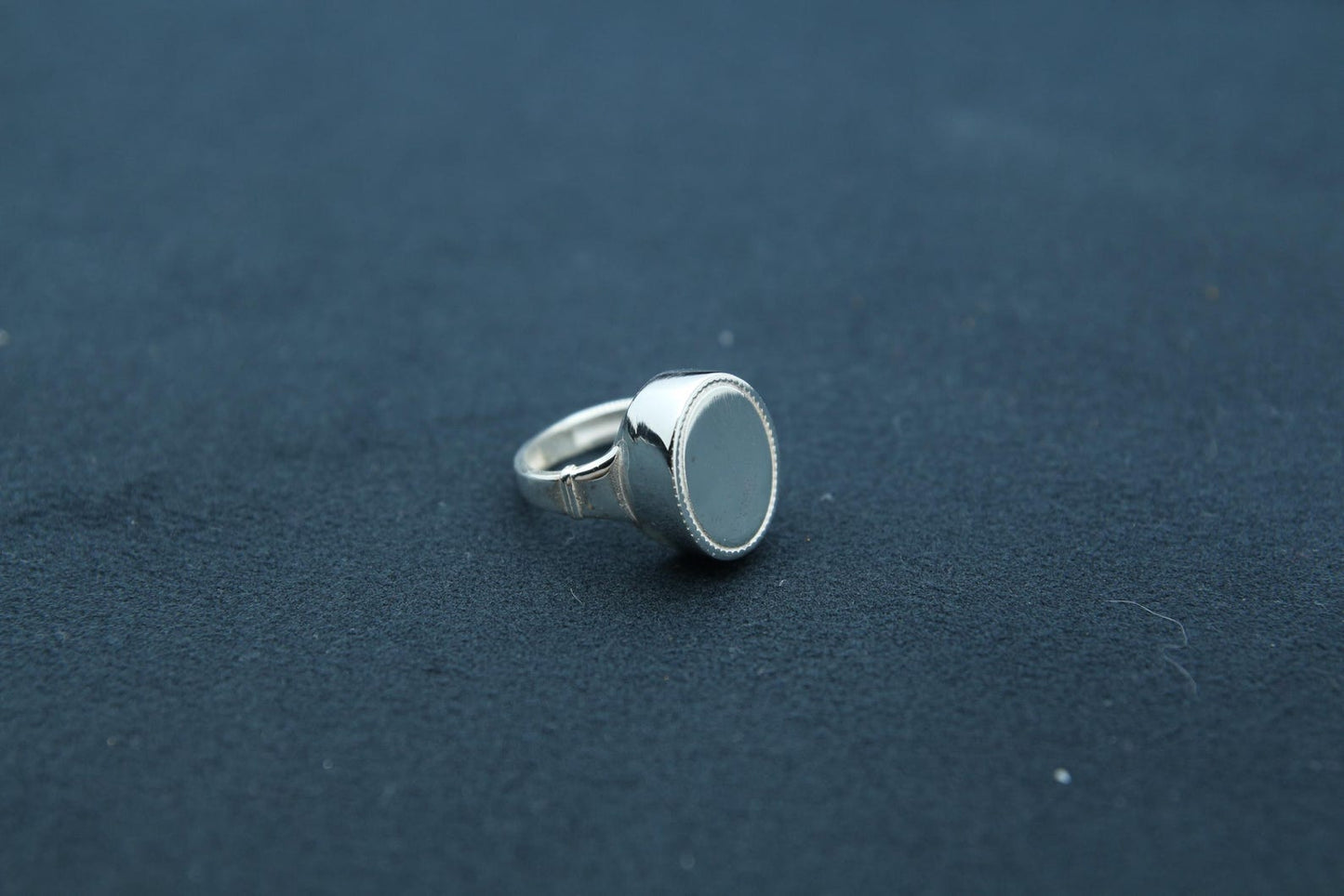 Unisex Oval Urn Ring – 925 Sterling Silver Memorial Ash Ring (15 × 12 mm)