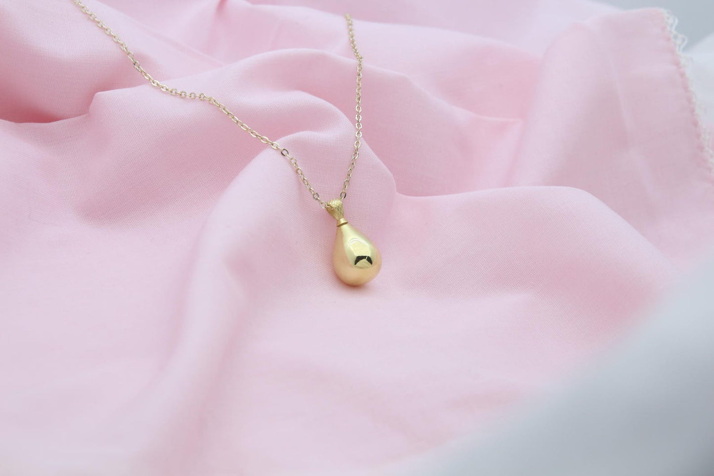 Elegant Teardrop Memorial Urn Necklace – 925 Sterling Silver Keepsake Pendant with Engraving Option (3 Sizes)