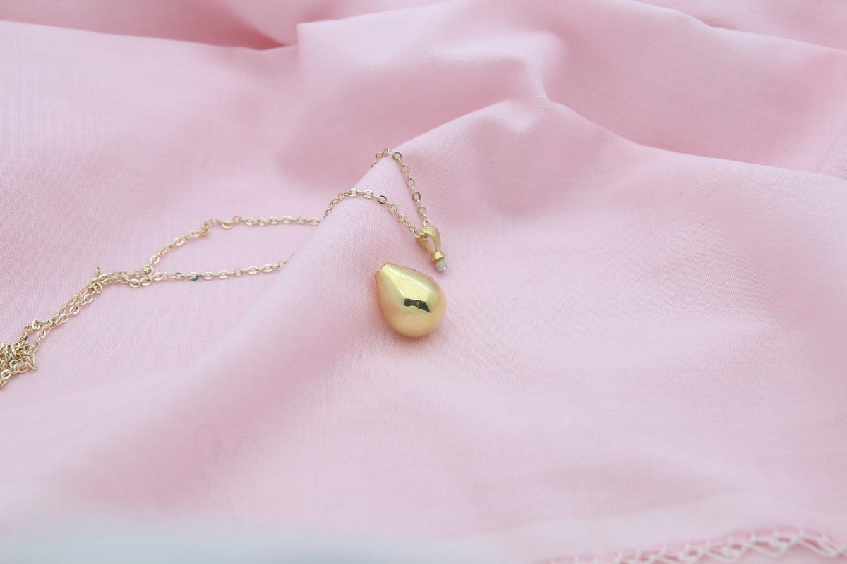 Elegant Teardrop Memorial Urn Necklace – 925 Sterling Silver Keepsake Pendant with Engraving Option (3 Sizes)