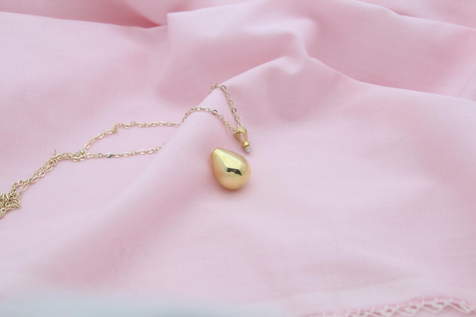 Elegant Teardrop Memorial Urn Necklace – 925 Sterling Silver Keepsake Pendant with Engraving Option (3 Sizes)