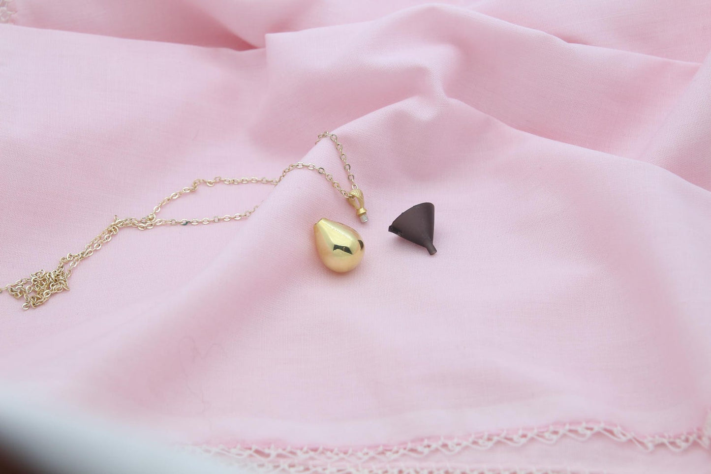Elegant Teardrop Memorial Urn Necklace – 925 Sterling Silver Keepsake Pendant with Engraving Option (3 Sizes)